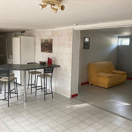 Appartement En Rez-De-Chaussee De Maison Montanay Eksteriør billede