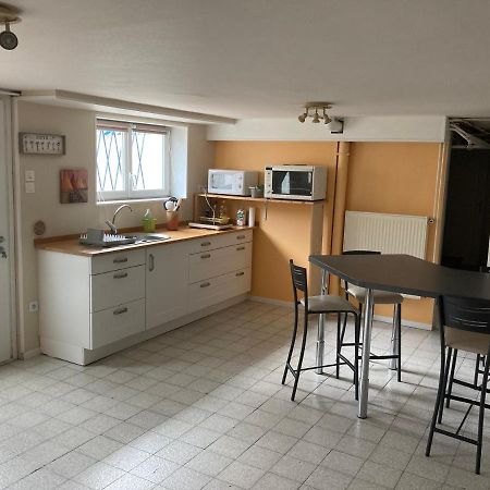 Appartement En Rez-De-Chaussee De Maison Montanay Eksteriør billede