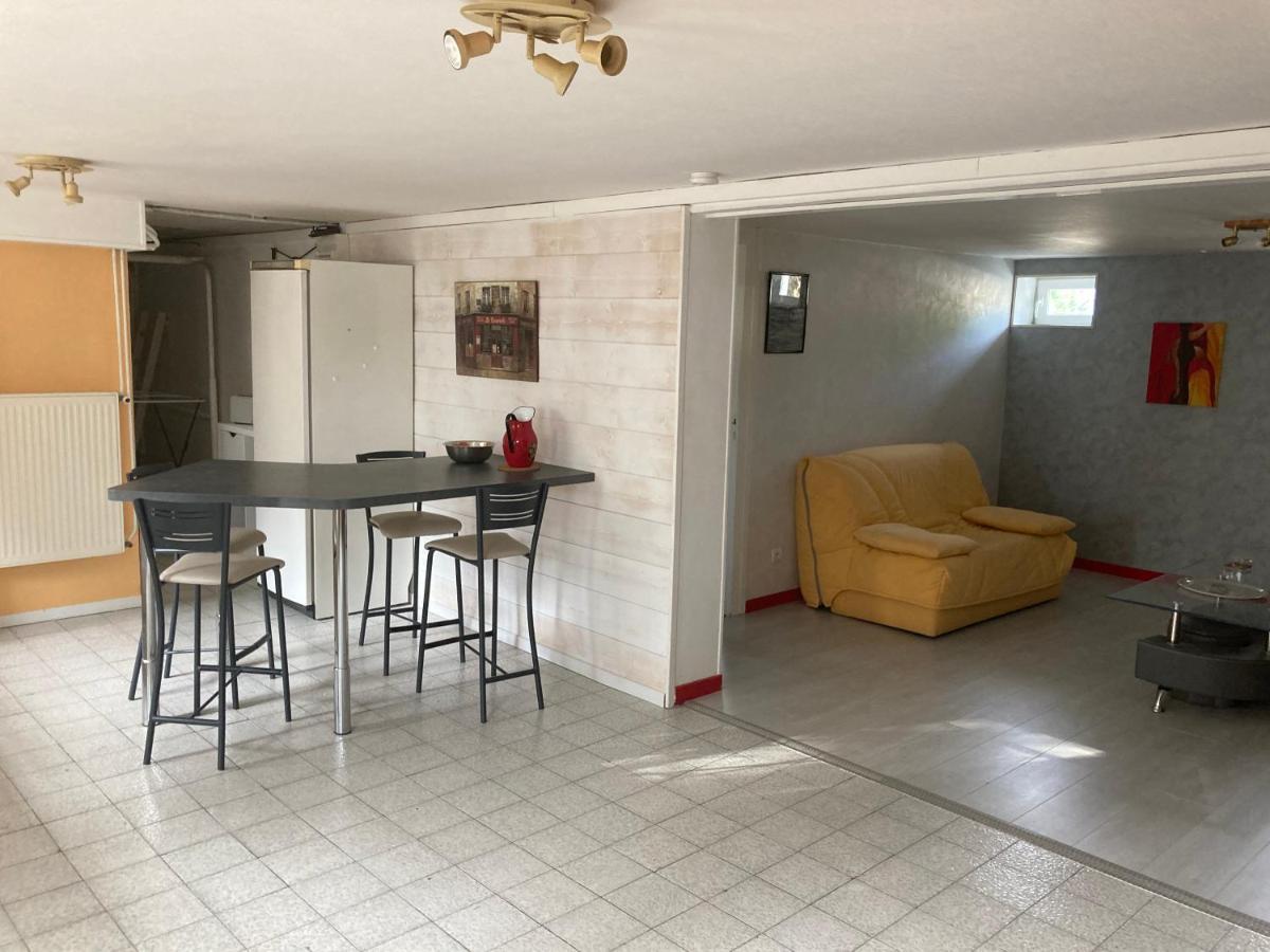 Appartement En Rez-De-Chaussee De Maison Montanay Eksteriør billede