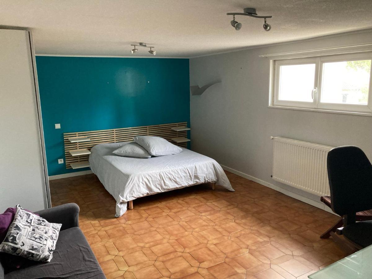 Appartement En Rez-De-Chaussee De Maison Montanay Eksteriør billede